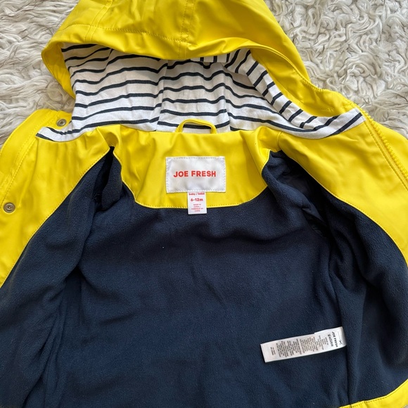 Joe Fresh Rain Jacket - Picture 3 of 3